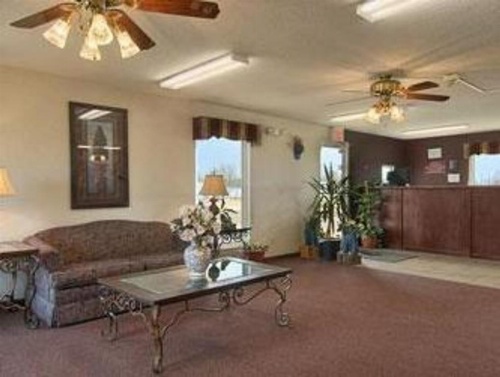 Super 8 by Wyndham Whiteville image 1