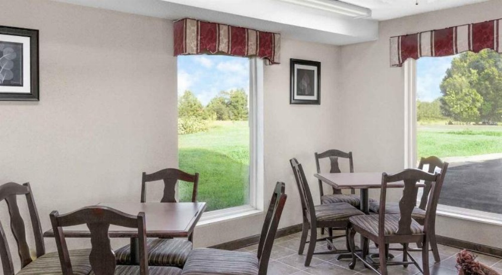 Super 8 by Wyndham Whiteville