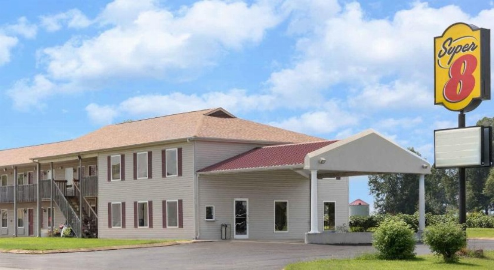 Super 8 by Wyndham Whiteville Image 13