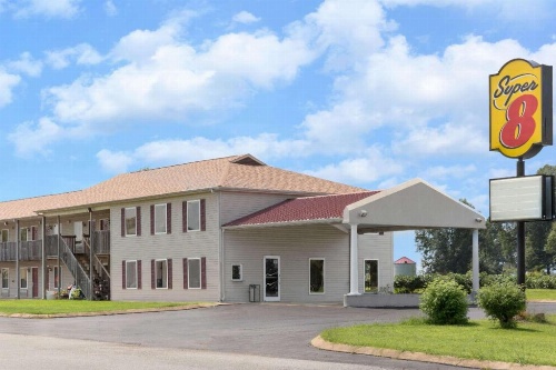 Super 8 by Wyndham Whiteville image 20