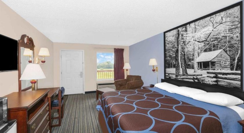 Super 8 by Wyndham Whiteville Image 24