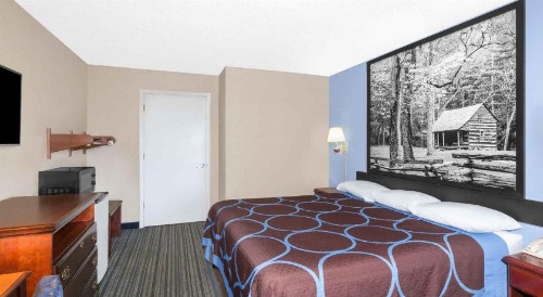 Super 8 by Wyndham Whiteville image 25
