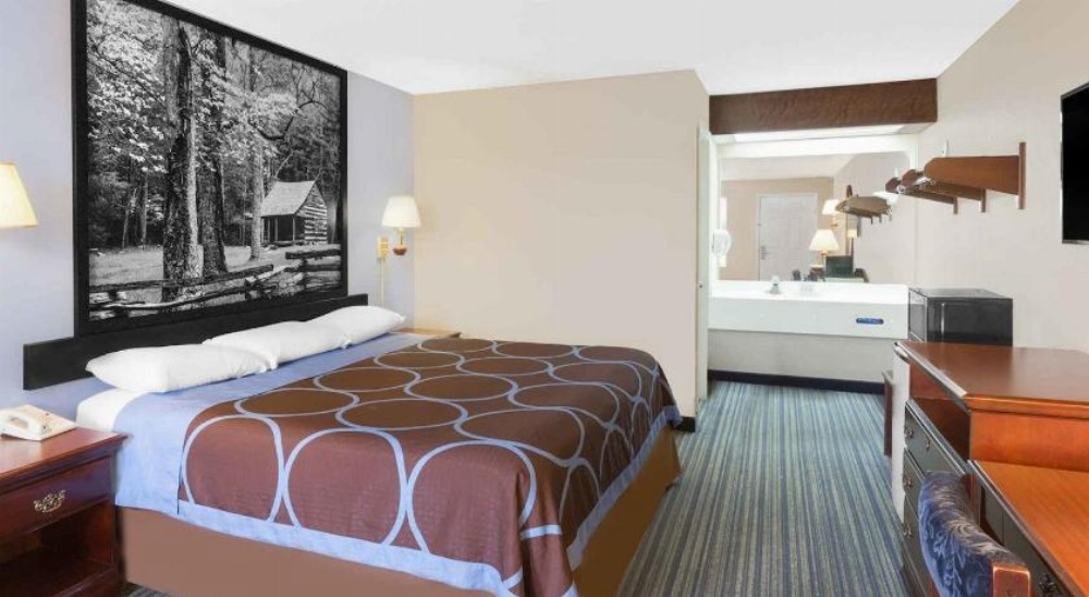 Super 8 by Wyndham Whiteville Image 26