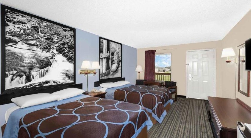 Super 8 by Wyndham Whiteville Image 29