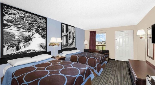 Super 8 by Wyndham Whiteville image 29