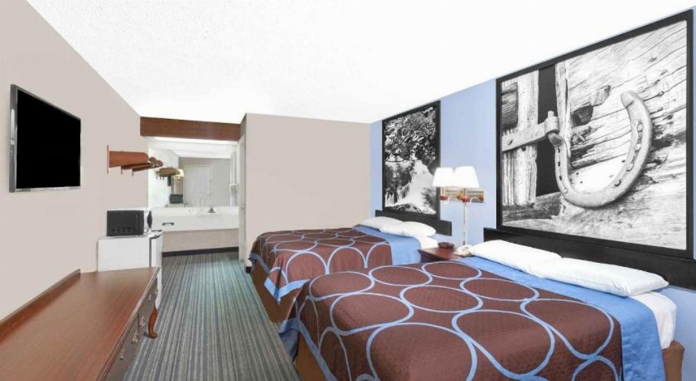 Super 8 by Wyndham Whiteville Image 30
