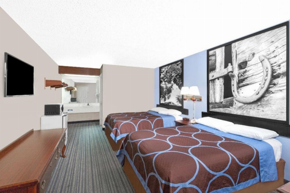 Super 8 by Wyndham Whiteville Image 31