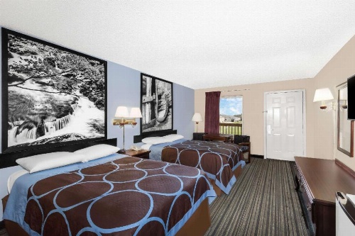 Super 8 by Wyndham Whiteville image 32