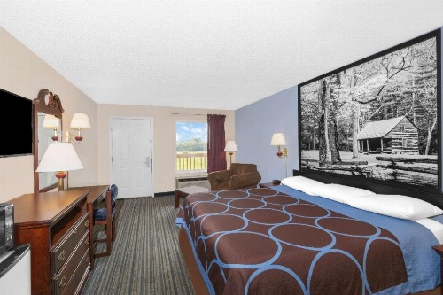 Super 8 by Wyndham Whiteville image 35